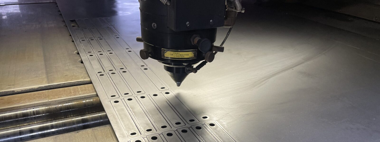 レーザー加工機 稼働中
