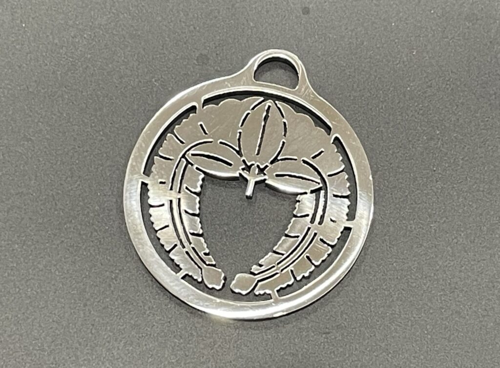 丸に下り藤 家紋キーホルダー